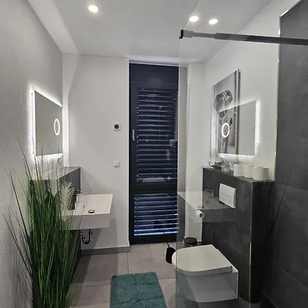 Apartment Moderne 3-zimmer-wohnung Nahe Dem Schloss *