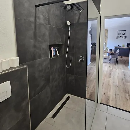 Moderne 3-zimmer-wohnung Nahe Dem Schloss Apartment