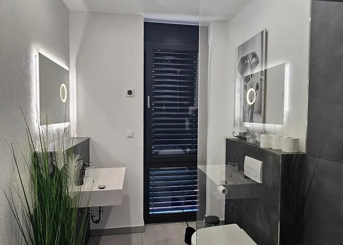 Apartman Moderne 3-zimmer-wohnung Nahe Dem Schloss *